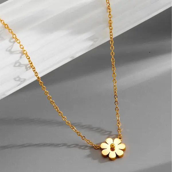 New Daisy Titanium Steel color guaranteed Necklace 16