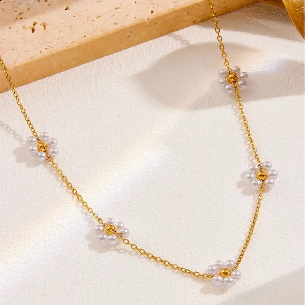 Five flower beaded pearl color guaranteed necklace 48