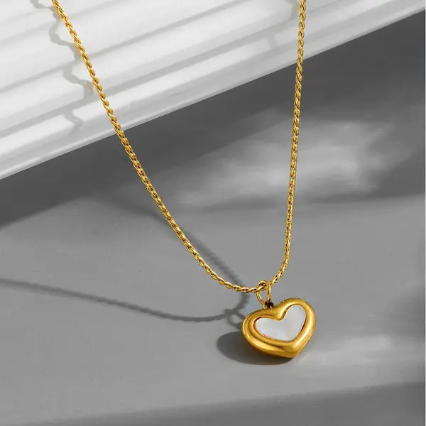 White shell heart color guaranteed necklace 102