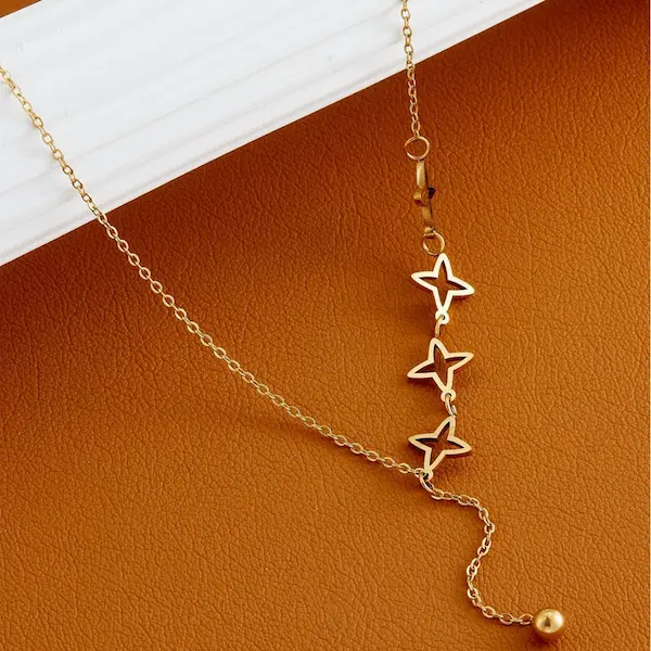 Hollowed out four leaf clover color guaranteed necklace 125