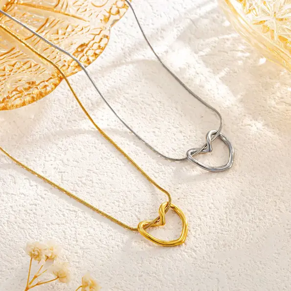 Minimalist twisted heart color guaranteed necklace 59