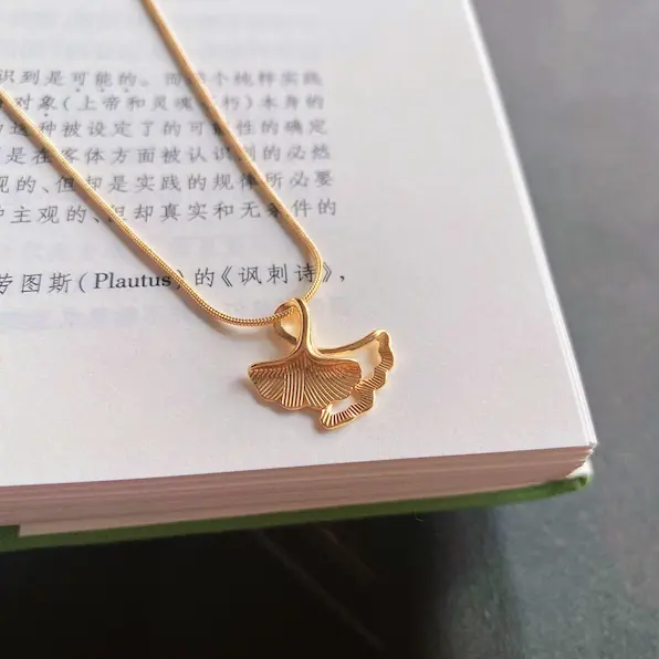 Ginkgo leaf small apricot color guaranteed necklace 255