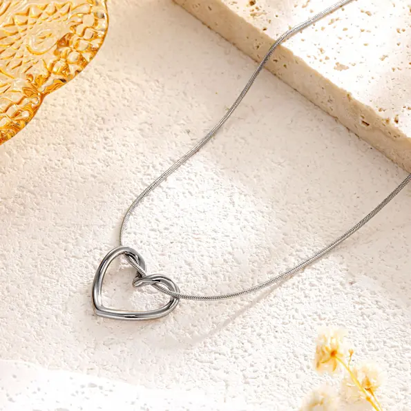 Minimalist twisted hollow heart color guaranteed necklace 59