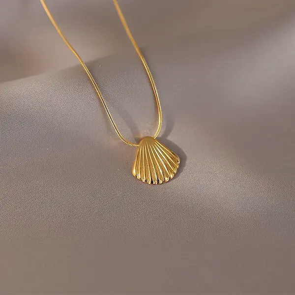 Golden shell color guaranteed necklace 282