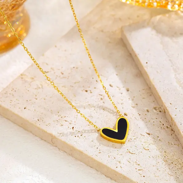 Black shell heart color guaranteed necklace 294