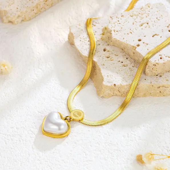 White shell heart color guaranteed necklace 304