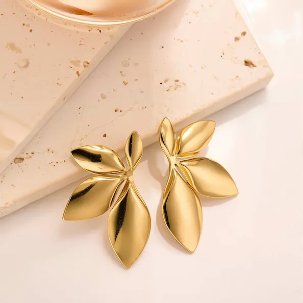 Four leaf flower color guaranteed earrings 310