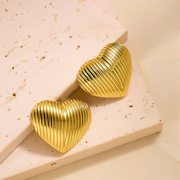 Heart shaped color guaranteed earrings 315