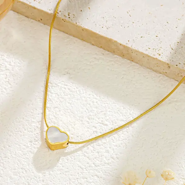 White shell peach heart color guaranteed necklace 389