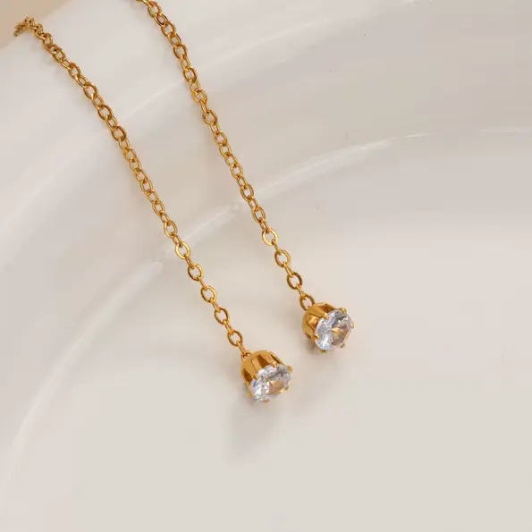 White zircon color guaranteed earrings 440