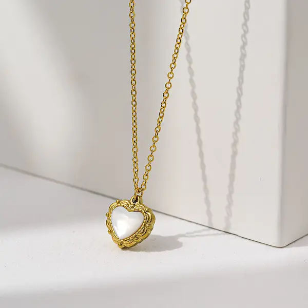 Heart shaped white shell color guaranteed necklace 407