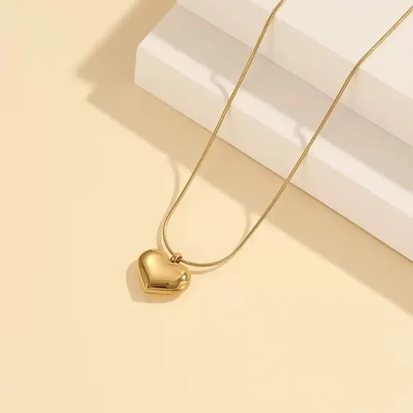 Three dimensional hear color guaranteed necklace 413