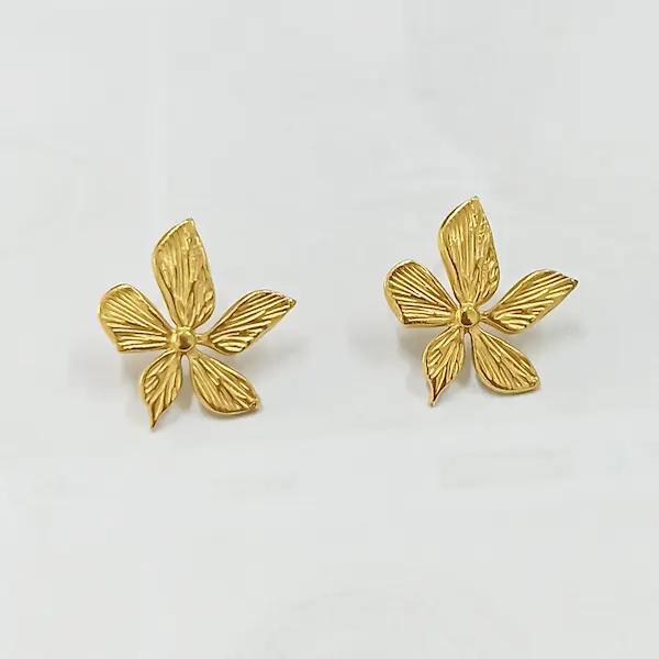 Five petal color guaranteed earrings 445