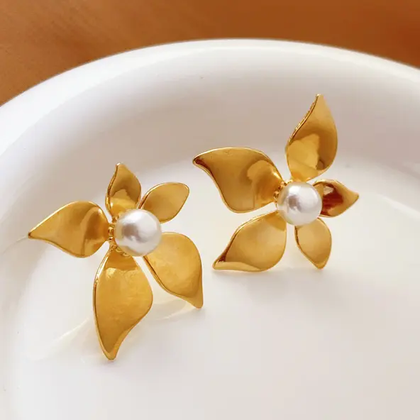 Flower pearl color guaranteed earrings 483