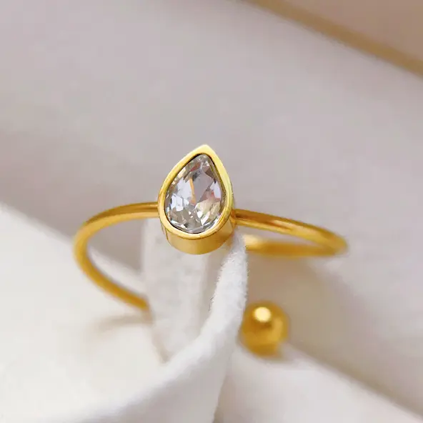 Water drop shape zircon color guaranteed ring 486