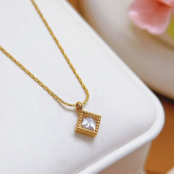 Carved square diamond color guaranteed necklace 463