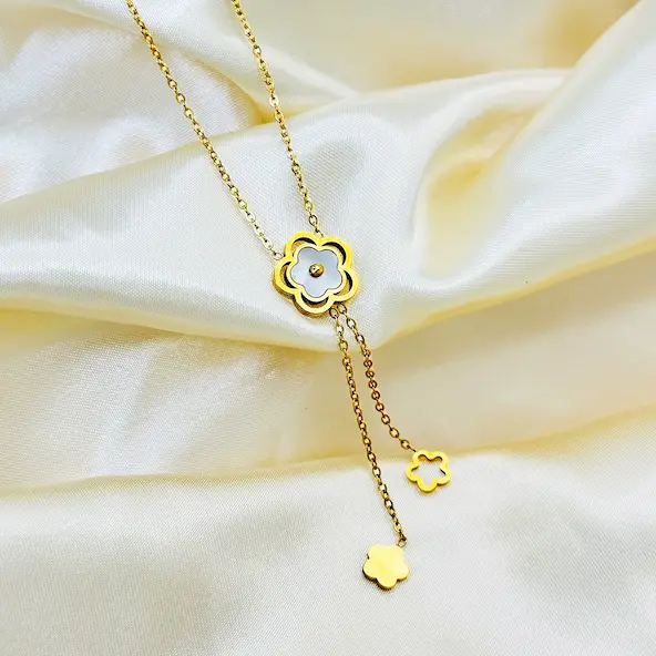 White shell five flower color guaranteed necklace 479