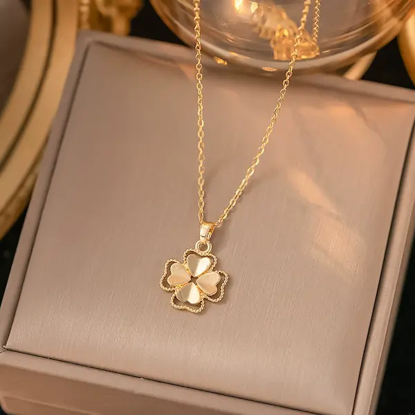 Four leaf clover titanium steel chain copper pendant 500