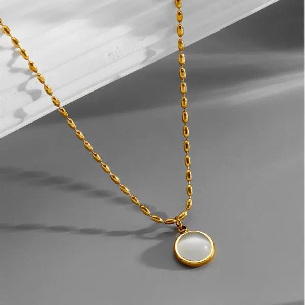 Capsules round jade color guaranteed necklace 525