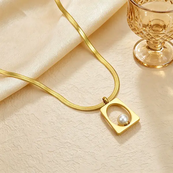 Frame pearl color guaranteed necklace 536